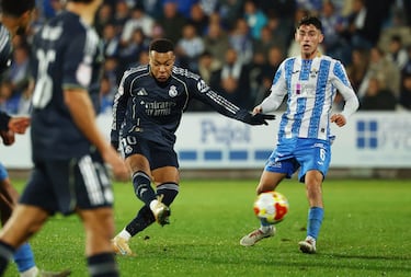 Mbappé salva otra mala noche