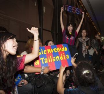 Los aficionados dan la bienvenida al club azulgrana.