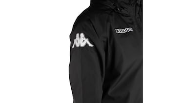 Entramos en otoño y esta chaqueta impermeable kappa ya domina todas las tendencias