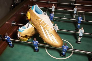 Las botas “Leyenda”, es una edición especial de X Speedportal inspirada en las botas que llevó Messi en su primera Copa del Mundial en 2006, las +F50.6 Tunit.