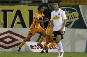 En cambio, Colo Colo sufrió dos derrotas inesperadas ante Santiago Morning en el Monumental (0-1) y O'Higgins en Rancagua (1-2) para permitir el título cruzado. Esos siete puntos, que llegaron a ser ocho en la fecha 16, es la mayor ventaja desperdiciada por un puntero para no ser campeón en la historia del fútbol chileno.