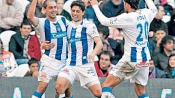 <b>JÚBILO. </b>Aitor Tornavaca celebra el gol que marcó a Iraizoz en el choque liguero de San Mamés.