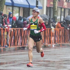 Kawauchi sigue su locura: 89 maratones; en 43 bajó de 2h 13