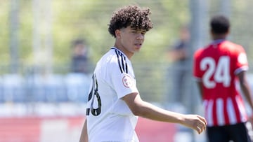 Enzo Alves, en un partido con las categorías inferiores del Real Madrid.