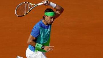 <b>ESTIRADA EN LA CHATRIER. </b>Rafa Nadal responde a un golpe de Jurgen Melzer, que tampoco consiguió arrebatarle un set.