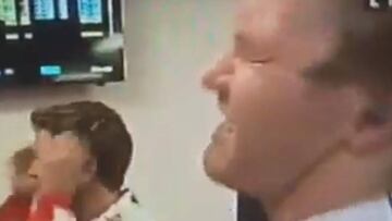 Rosberg se golpeó con un auricular.