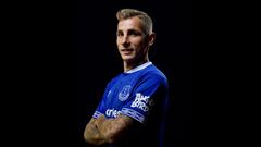 Lucas Digne leaves Barcelona and completes Everton move