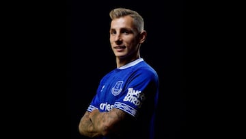 Lucas Digne leaves Barcelona and completes Everton move