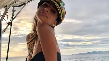 Una diseñadora acusa a Emily Ratajkowski de plagio.