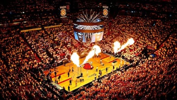 El Miami Heat (en español, Calor de Miami) es un equipo de baloncesto de la NBA con base en Miami, Florida. Juega sus partidos como locales en la American Airlines Arena y forma parte de la División Sureste de la Conferencia Este de la NBA.