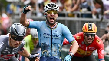 Astana Qazaqstan Team's British rider Mark Cavendish (C) cycles past the finish line ahead of second-placed Alpecin-Deceuninck team's Belgian rider Jasper Philipsen (L) and third-placed Uno-X Mobility team's Norwegian rider Alexander Kristoff (R) to win the 5th stage of the 111th edition of the Tour de France cycling race, 177,5 km between Saint-Jean-de-Maurienne and Saint-Vulbas, his 35th Tour de France stage victory beating the previous record held by Belgian rider Eddy Merckx, on July 3, 2024. (Photo by Marco BERTORELLO / AFP)