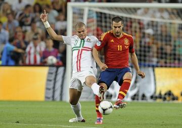 El delantero madrileño hizo una temporada espectacular en Sevilla y entró en la lista, tras la ausencia por lesión de David Villa. En 2013 ficha por el Manchester City, aunque sólo estuvo una temporada, posteriormente ha jugado en Valencia, Middlesbrough, Besitkas y actualmente sigue en activo y juega en el Al-Nasr S. C. de Dubai.