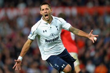 Solo jugó en dos clubes de la Premier League. (Fulham y Tottenham) siendo con los Spurs el equipo con el que mostró vivir su mejor momento futbolístico en el balompié inglés. 