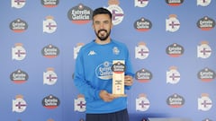 Quiles recibió el premio de jugador del mes en el Deportivo