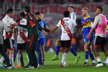 Tangana en el partido River-Boca.