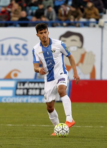 En verano de 2013 se incorporó al primer equipo del Club Deportivo Leganés, donde conseguiría el ascenso a Segunda División. Vistió la camiseta durante tres temporadas. 