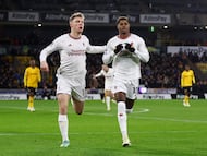 Soccer Football - Premier League - Wolverhampton Wanderers v Manchester United - Molineux Stadium, Wolverhampton, Britain - February 1, 2024 Manchester United's Marcus Rashford celebrates scoring their first goal with Rasmus Hojlund REUTERS/Carl Recine NO USE WITH UNAUTHORIZED AUDIO, VIDEO, DATA, FIXTURE LISTS, CLUB/LEAGUE LOGOS OR 'LIVE' SERVICES. ONLINE IN-MATCH USE LIMITED TO 45 IMAGES, NO VIDEO EMULATION. NO USE IN BETTING, GAMES OR SINGLE CLUB/LEAGUE/PLAYER PUBLICATIONS.