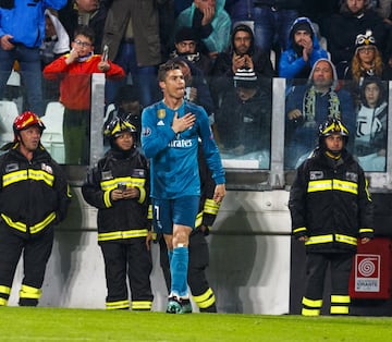 0-2. Cristiano Ronaldo celebró un gol de época.
