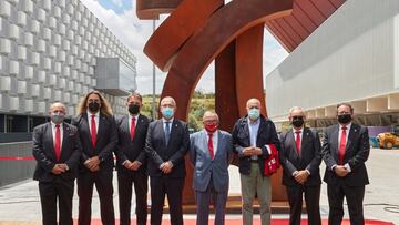 Presentación de la escultura realizada con motivo del Centenario de Osasuna