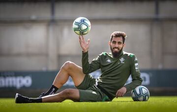 Borja Iglesias posa en la Ciudad Deportiva del Betis.