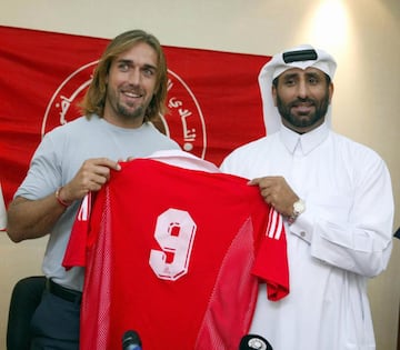 Fich por el Al-Arabi en 2003 y estuvo hasta el 2005.