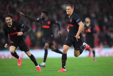 El 11 de marzo, el Atlético rindió Anfield. Protagonizó un encuentro memorable, un choque que ya está en los anales de la historia rojiblanca. Ganó 2-3 y eliminó al Liverpool, con dos goles de Marcos Llorente, para quien ese partido cambió su historia en el Atlético. El encuentro acabó 1-0, forzando la prórroga. Entonces, dos goles de Marcos Llorente (en los minutos 96 y 105) posibilitaron la proeza. Morata, en el minuto 120, marcó el tercer tanto ante el delirio de los seguidores del Atlético. El equipo madrileño volvía a crecer en Europa...