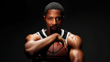 El jugador de los Wizards, Spencer Dinwiddie, tiene un bonus de... 1 dólar, si su equipo alcanza las Finales de la NBA. Su salario es de 54 millones en tres temporadas.