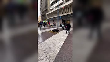 Venezolano hace un experimento social en pleno centro de Santiago y así reaccionan los chilenos: “Merece ser compartido”