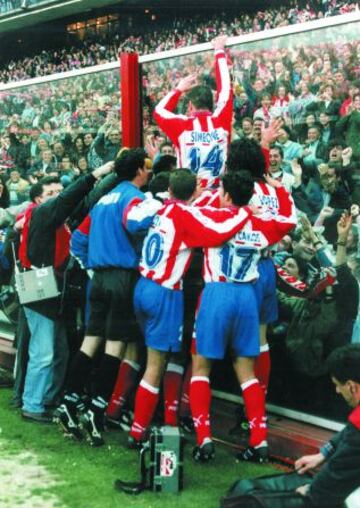 Locura en el Calderón. El partido entre el Atleti y el Albacete acumuló mulitud de sensaciones que estallaron cuando Simeone, en primera instancia, y Kiko, después anotaron los dos tantos que permitían a los rojiblancos proclamarse campeones de Liga en la última jornada.