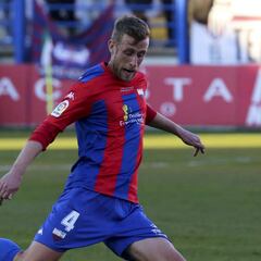 El Hércules quiere reforzar su medular con Álex Barrera