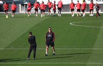 Julen Lopetegui junto con su ayudante  en el entrenamiento del Real Madrid.