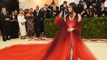 Nicki Minaj confirm&oacute; que no asisti&oacute; a Met Gala 2021, ya que a&uacute;n no est&aacute; vacunada contra el COVID-19, por lo que usuarios en redes sociales la critican.