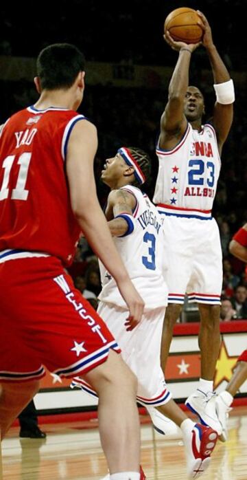 Michael Jordan ha participado 14 veces en el All Star. En la foto en el celebrado en 2003 en Atlanta.