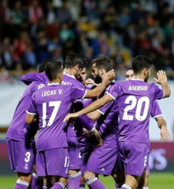 0-3. Álvaro Morata celebró el tercer gol con sus compañeros.