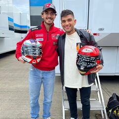 Intercambio de cascos entre ‘Pecco’ y ‘Martinator’