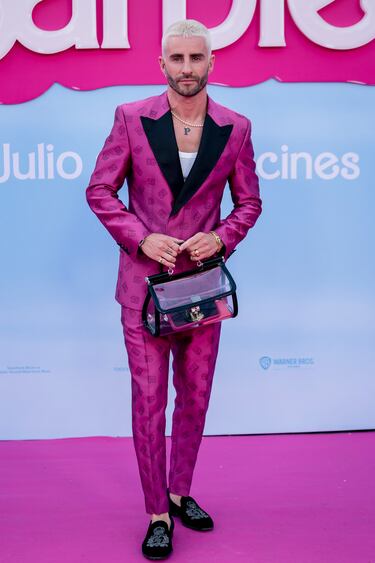 Pelayo Díaz posa en la alfombra rosa por el pase especial de la película ‘Barbie’ en el Gran Teatro CaixaBank.   
 
 