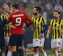 El Fenerbahce lo pasa bien ante el Manchester de Mourinho