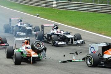 Paul Di Resta choca con el piloto francés, Romain Grosjean.