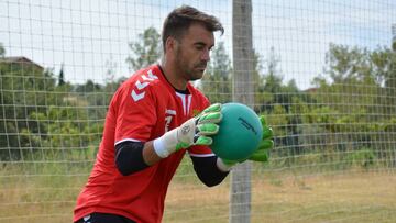 Manolo Reina estará entre tres y cuatro meses de baja