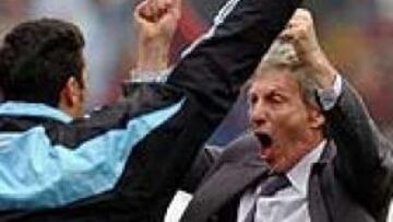 <b>GRAN DEBUT.</B> Pekerman no ha podido tener mejor estreno al frente de la selección argentina.