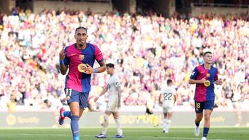 BARCELONA, SPAIN - AUGUST 31: Raphinha of FC Barcelona celebrates scoring his team's fifth goal during the La Liga match between FC Barcelona and Real Valladolid CF at Camp Nou on August 31, 2024 in Barcelona, Spain. (Photo by Alex Caparros/Getty Images)