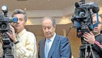 <b>A LA ESPERA. </b>Villar Mir compareció ayer ante los medios.