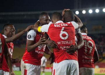 Santa Fe venció 3-0 a Santiago Wanderers y pasó a la fase de grupos de la Copa Libertadores tras el 5-1 en el marcador global.