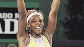 <b>¿QUÉ LESIÓN...? </b>Serena Williams recibió varias sesiones de tratamiento en la espalda durante el primer set. Y desde el 3-3 en el segundo set, Serena ganó a Davenport nueve juegos consecutivos, para sellar su coronación. ¿Qué lesión...?