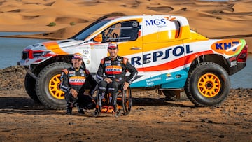 Isidre Esteve y Txema Villalobos se preparan para el Dakar 2025 con el Repsol Toyota Rally Team.