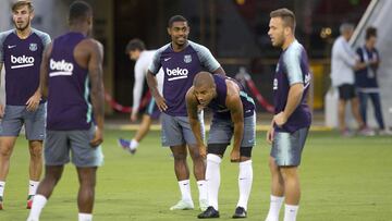 Rafinha y Malcom durante el entrenamiento del Barcelona.