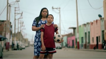 El homenaje de Per¨² a sus aficionados en El D¨ªa del Hincha