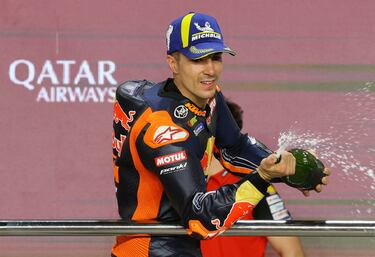 Maverick Viñales celebra el segundo puesto. 