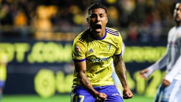 Darwin Machís celebra uno de sus goles con el Cádiz.