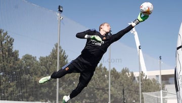 Lunin, durante un entrenamiento con el Real Madrid.